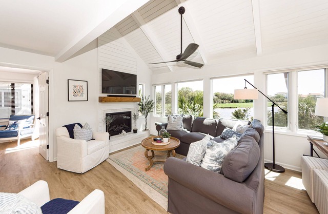 Renovated on the Lagoon within Walking Distance to the Beach & Amenity Cards!