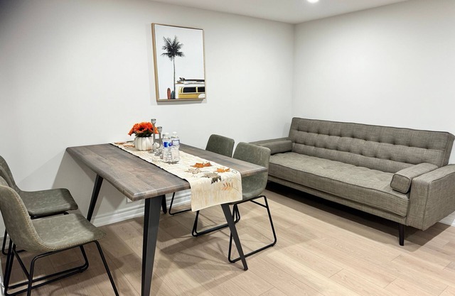 Renovated - Private Entrance & Kitchen - 1 Bedroom