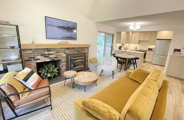 Renovated Quechee Lakes Condo. Quechee Club Amenities! 15 mins Woodstock, VT!