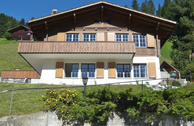 Apartamento tranquilo, soleado y acogedor de 3 habitaciones con vistas a las montañas