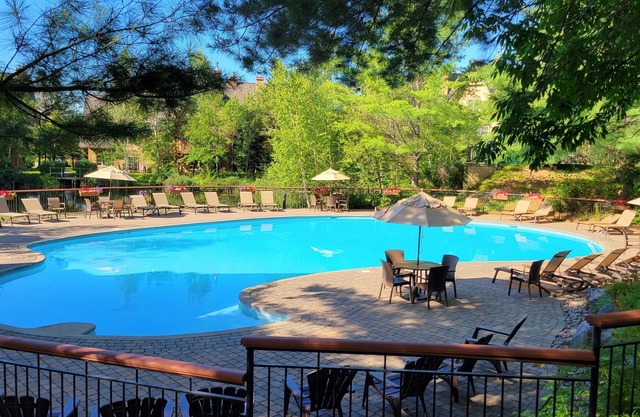 RENOVADO- Ski in & out / Walk to village / Corner Unit / Piscina climatizada / Soleado / Vistas