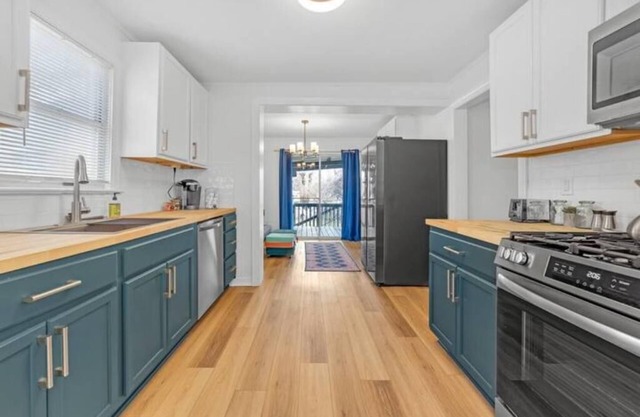 Renovated Spacious Mansion near TU and Gathering Place. Pet/Family Friendly!