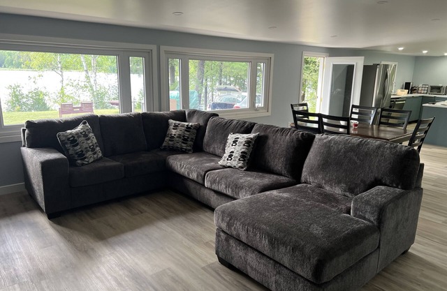 Renovated spacious water front cottage great for families, 4 beds, fireplace/pit