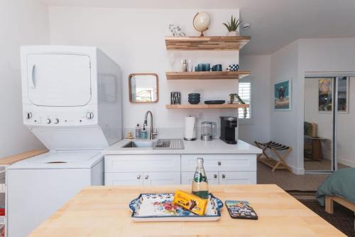 Renovated Stylish Guesthouse By Claremont With Private Patio