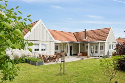 Renovated Summer House In Vejby Tisvilde