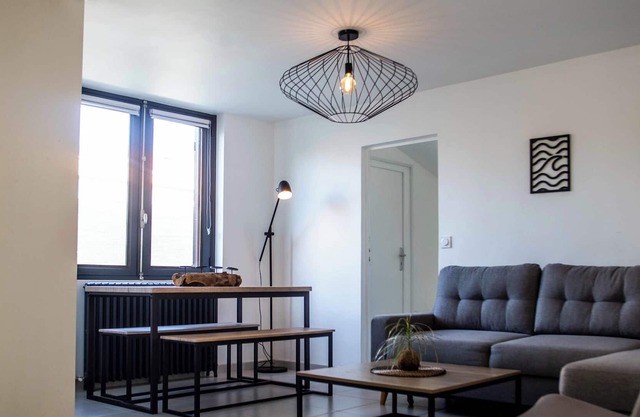 Renovated T6 house with garden near transport