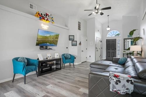 Renovated Themed Home SW Pool near Disney