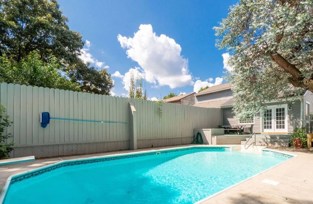 Renovated Townhouse w/Private Pool close to Robins AFB
