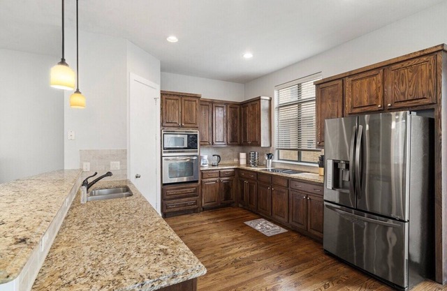 Renovated Townhouse!1 mile Dallas Downtown/2000+SF