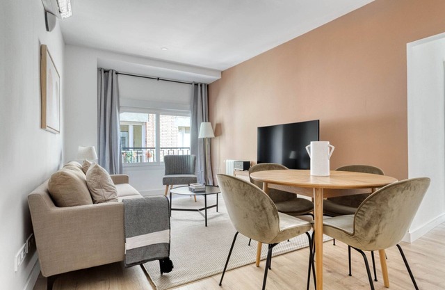 Renovated Vila de Gràcia 3BR, by Blueground
