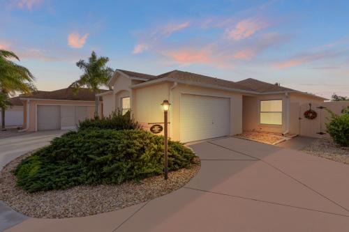 Renovated Villa Btwn Lake Sumter and Spanish Springs