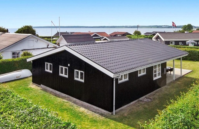 Renovated Waterfront Retreat-By Traum