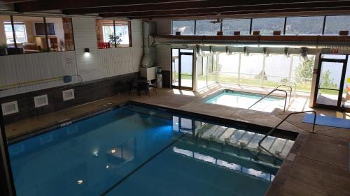 Rent 2400 - Month! or 179 Nightly! Sept 23-Dec 18 - Akiskinook Beach Resort - 1 Br Condo - Sandy Beach, Pool, Hot Tub, Tennis, Pickle, Basket Ball, Squash, Playground, Golf, Hike, Bike