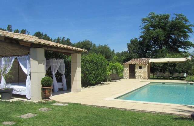 alquila apartamento en cortijo provenzal con piscina