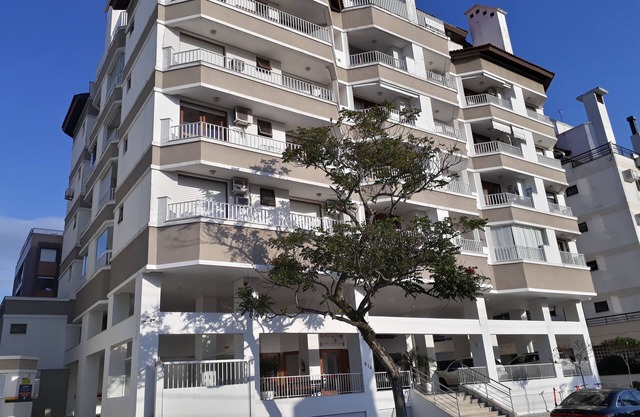 Alquiler - en forma. Jurerê - cerca de la playa y al lado de compras abierto