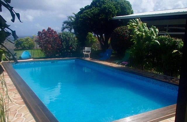 Alquilar tarifa muy agradable con vista a la piscina, la tierra y la laguna