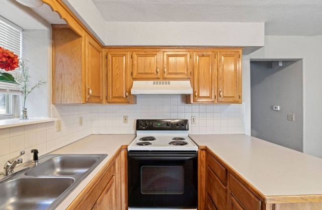 Comfortable Mid-Term Rental in Charming Independence, Missouri: Your Ideal Home Away from Home!