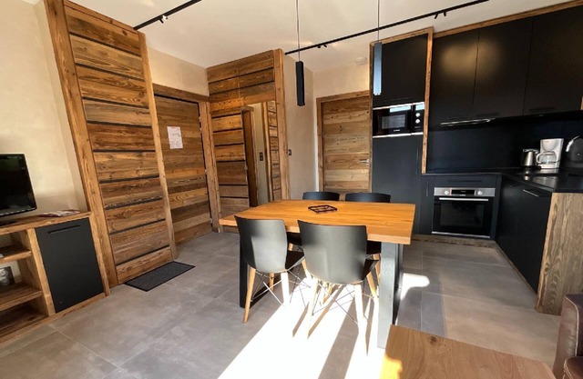 Rental of 12 gîtes and 1 chalet that can accommodate 2 to 10 people.