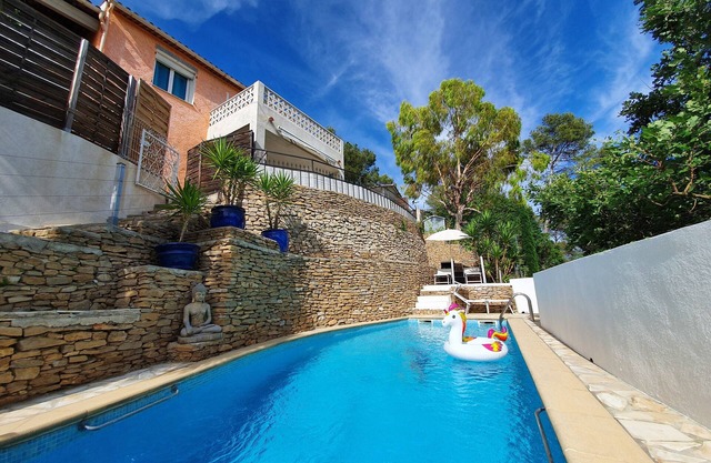 Rental top of villa sollies toucas VAR with heated swimming pool