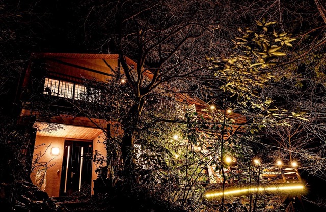 Rental vacation home in Mt Izu with an aerial terrace overlooking the ocean / Atami Shizuoka