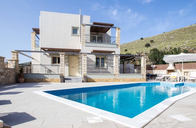 Rental villa with private pool near Chania