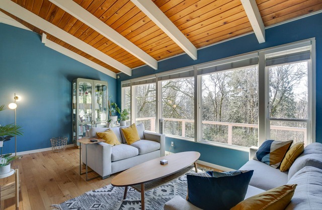 Renton Home w/ Fire Pit & Nearby Lake Access!