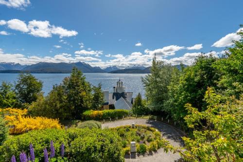 RentUp - Casa con vista panorámica al lago Nahuel Huapi