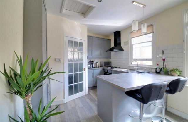 Replingham Road Apartment