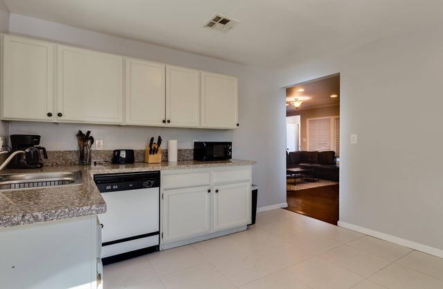 Reseda Large Home