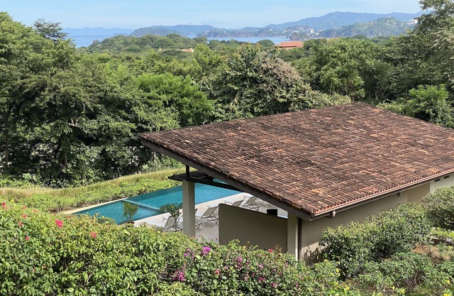 Hermoso condominio de 2 habitaciones con excelentes vistas del Océano Pacífico