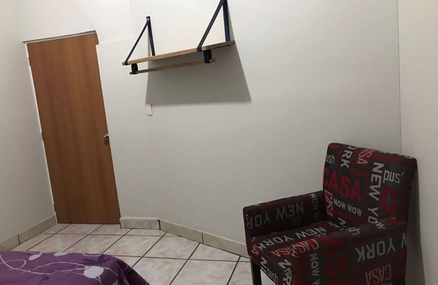 Residencia en zona industrial y universidades.