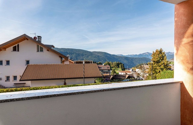 'Residencia Diana Apartamento 101' con vistas a la montaña, balcón y Wi-Fi