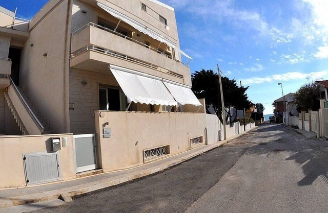 Apartamento Mare en el primer piso adecuado para 4/5 personas con vista al mar.