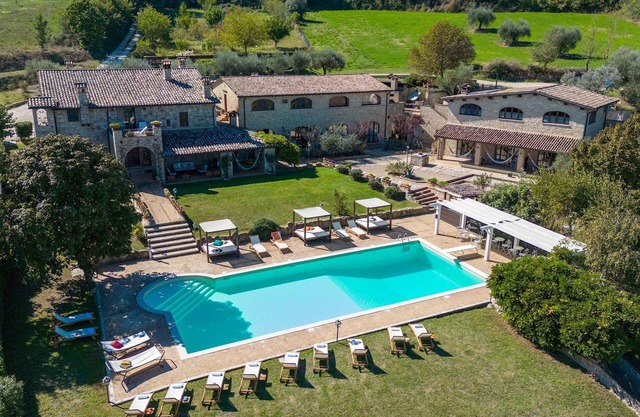 Residenza Collefiorito 26, Emma Villas