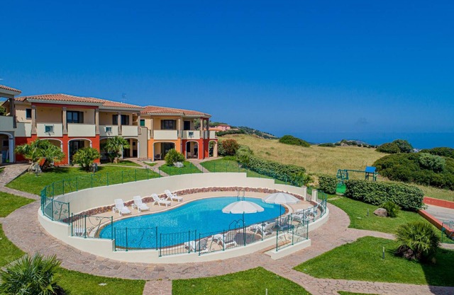 Residenza Le Farfalle 'Three-Room Apartment' with Garden View, Wi-Fi and Air Conditioning