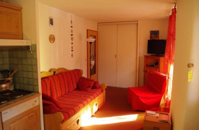Centro estación, 1.o piso, balcón, tv, local para esquís, 23m², Valloire