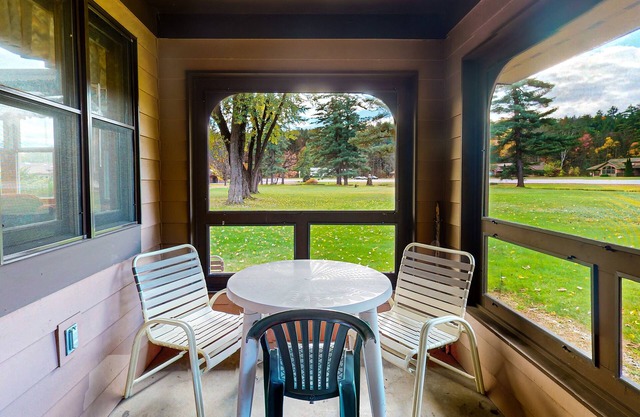 Resort condo & studio with hot tub, seasonal pools, rec center, golf, tennis