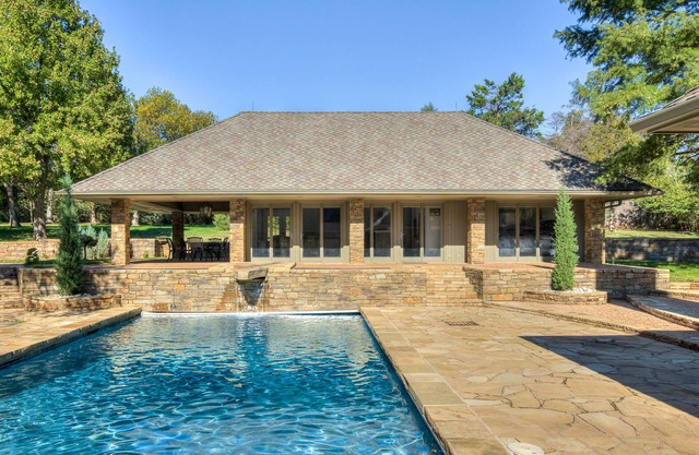 Resort living in Edmond with pool & tennis court!