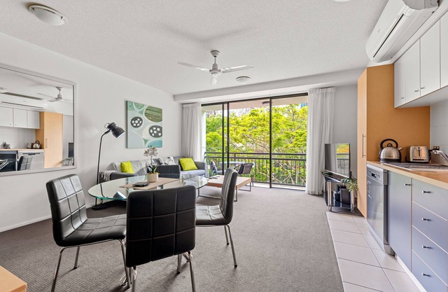 Resort Pad ~ 1Bed/1Bath/Balcony/1Car ~ 10 mins CBD