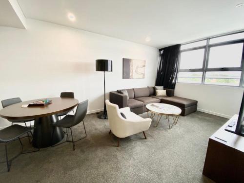 Resort Style 1 BD with Parking in the heart of Chatswood