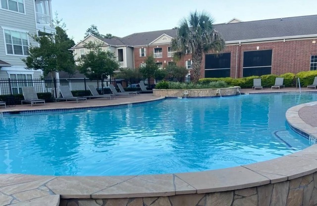Resort-Style 2 bed/2bath Apartment in The Woodlands, TX