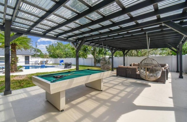 Resort Style 5bedrooms/2bathrooms home with pool, Games and a pool table.