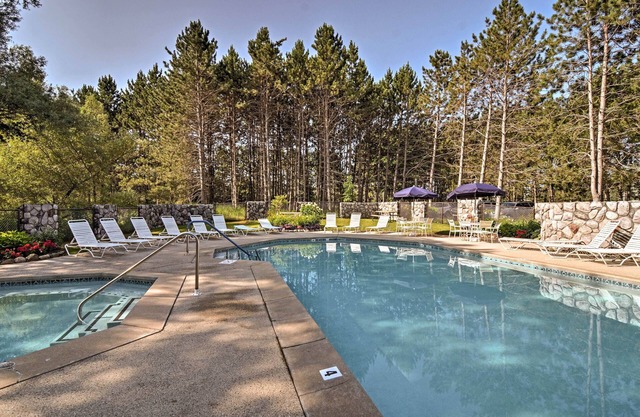 Resort-style Harbor Springs Home Near Ski Resort!