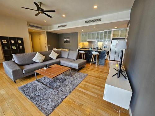 Resort Style Haven 3BR6pax St Mary KLCC Twin Towers View