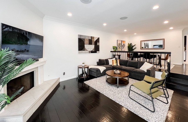 Resort style living in spacious modern townhome in Woodland Hills