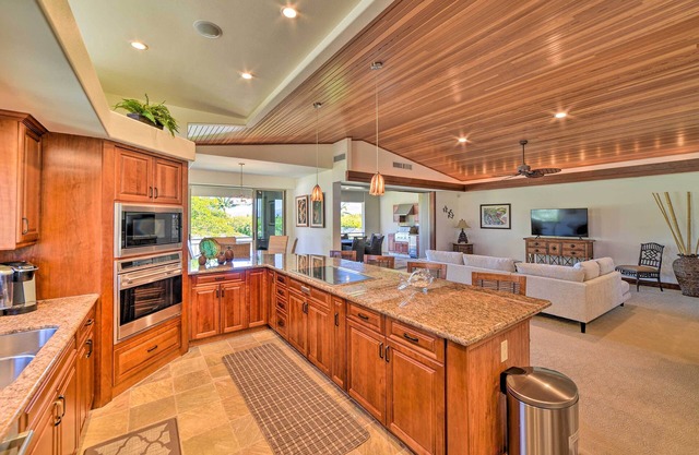 Resort Townhome w/ Nearby Beach Club Access!