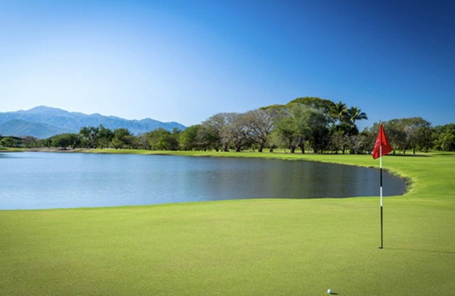 Resort with 2 bedrooms, WiFi, fitness room, beautiful views and room to relax.