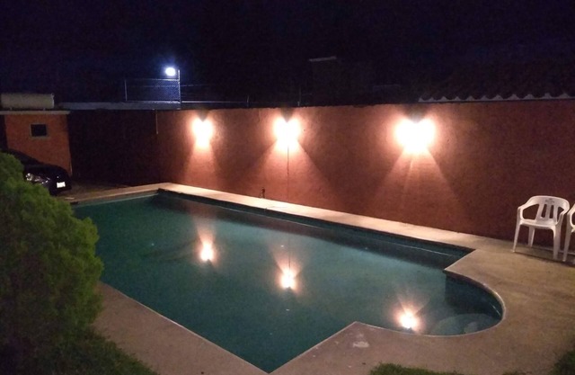 Casa de descanso con piscina para q disfrutes con tus perdonas favoritas.