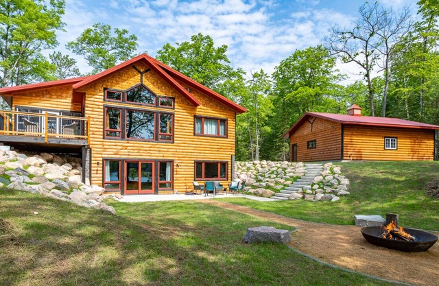 Rest on Silver Lake - The Bear : Luxurious 3 bed walkout!
