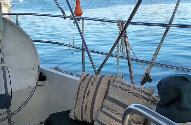 Yate C'est La Sea, en la bahía de Simpson Bay